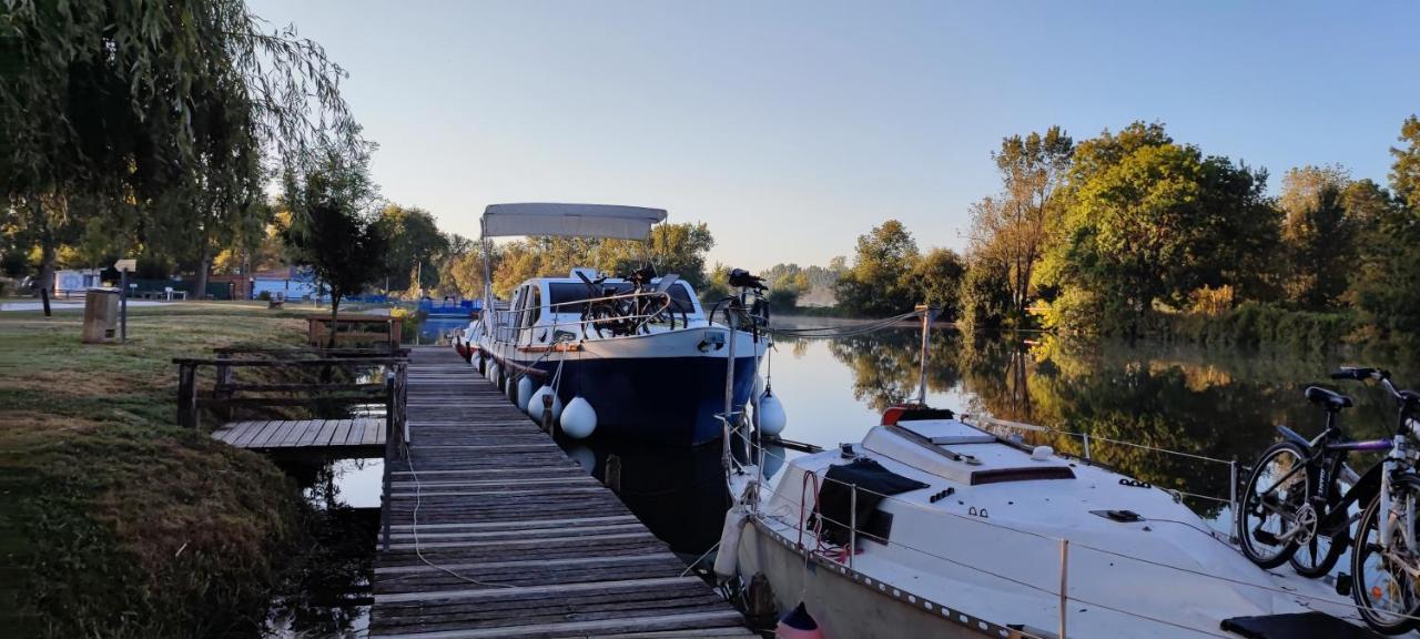 Camping Belle Riviere Chaniers エクステリア 写真
